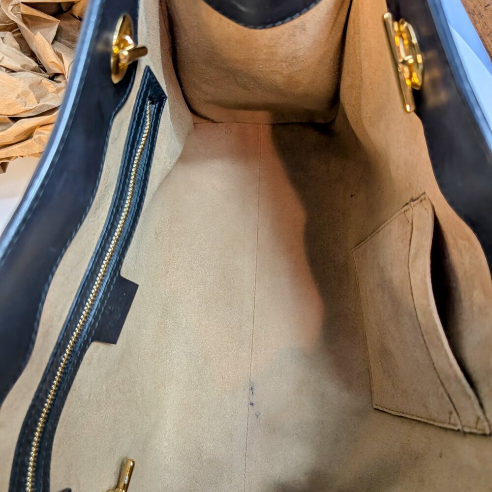 Gucci GG Supreme Padlock Large Tote Bag - Picture 14 of 16